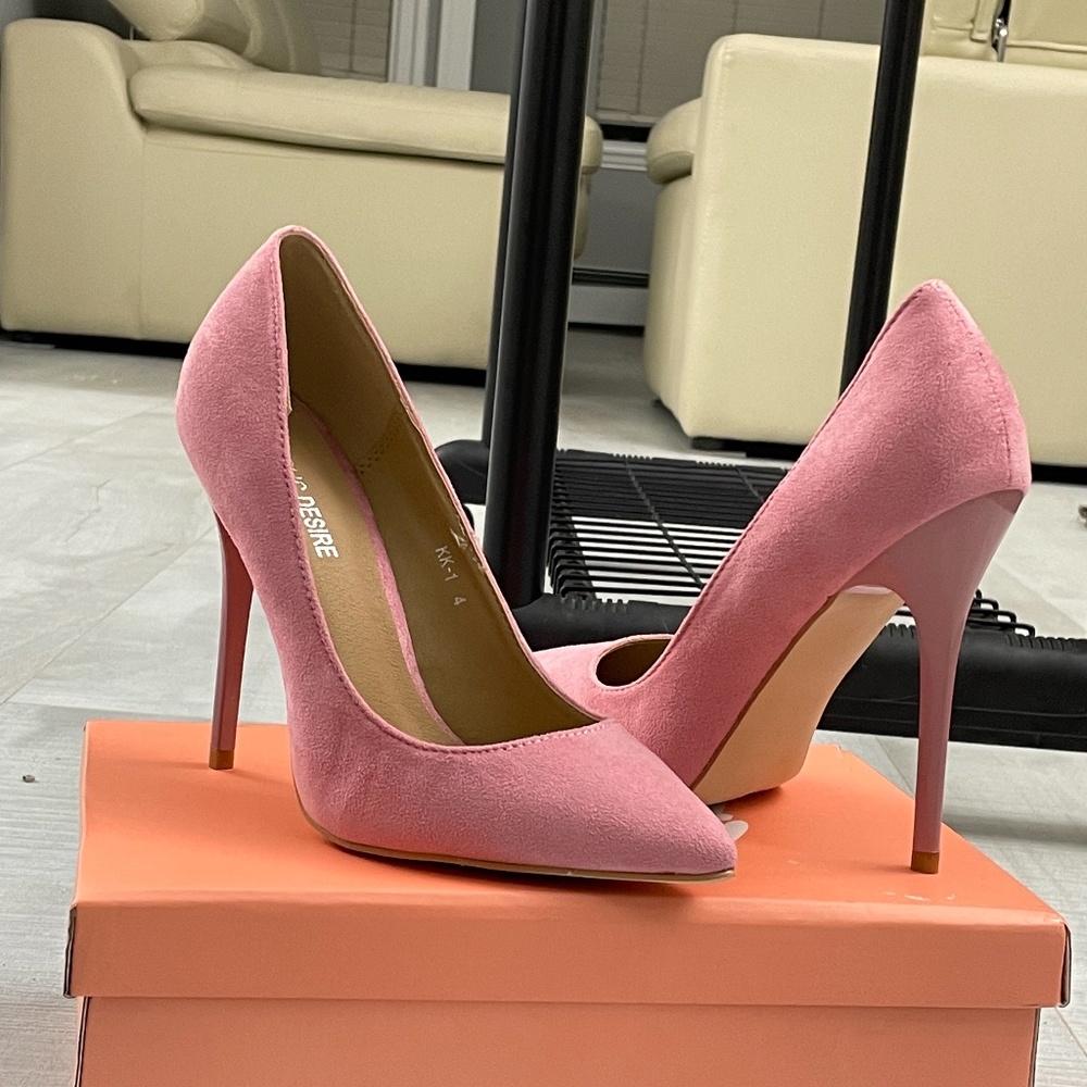 🇬🇧 Public Desire brand new-never worn baby pink suede heels